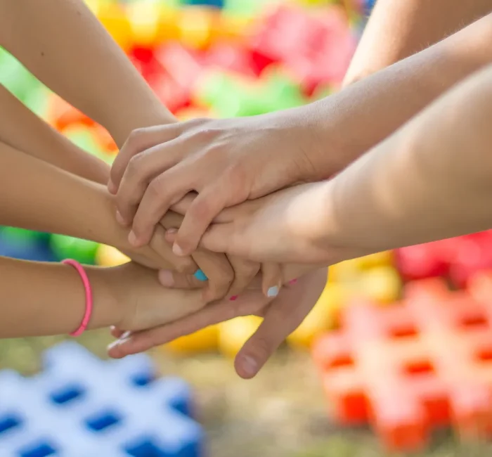 jarmoluk-hands-2847508_1920